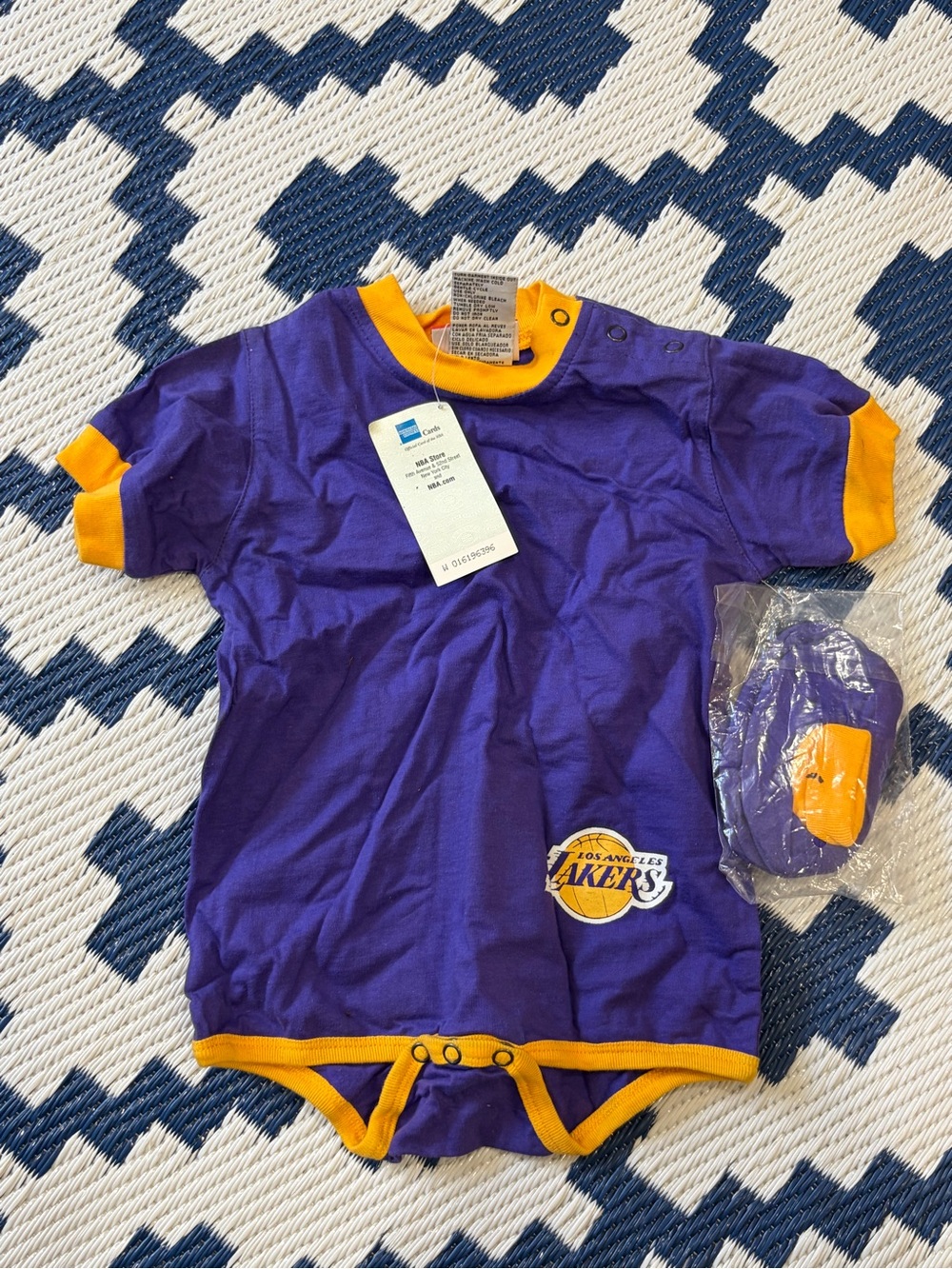 Vintage Los Angeles Lakers Reebok Baby Onsie w/ Socks  Size 24 Months New